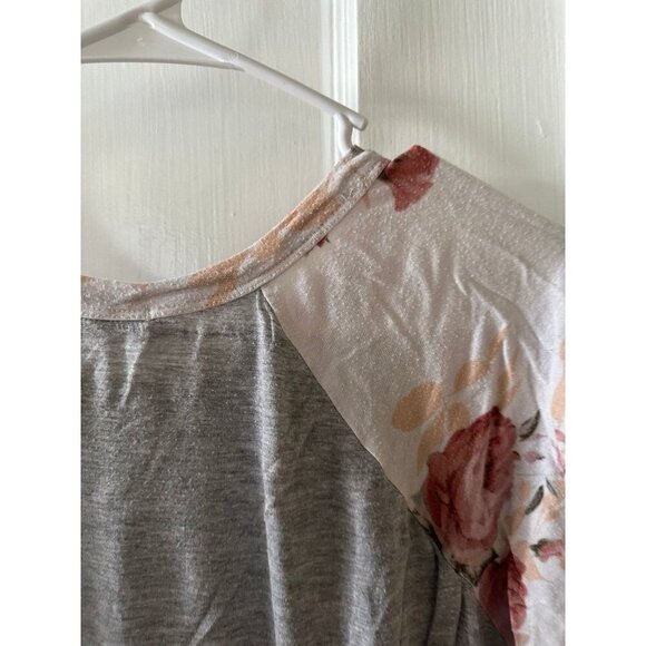 Sweet Claire women’s size medium floral top - Picture 9 of 9